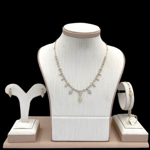 طقم ذهب عيار 18 الوزن 11.46 جرام