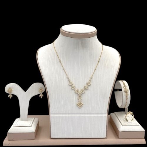 طقم ذهب عيار 18 الوزن 11.01 جرام