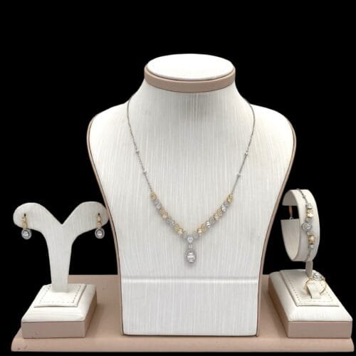 طقم ذهب عيار 18 الوزن 12.44 جرام