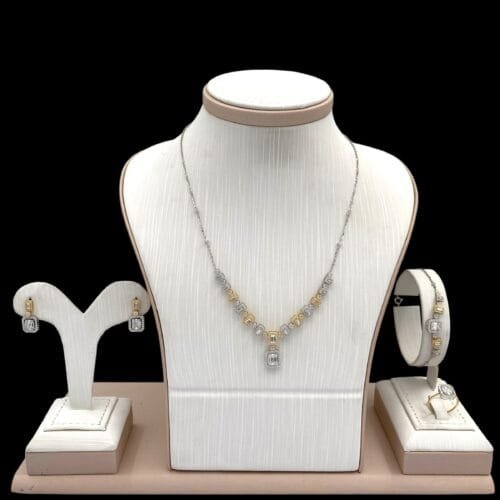 طقم ذهب عيار 18 الوزن 13.80 جرام