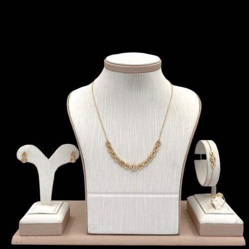 طقم ذهب عيار 18 الوزن 10.87 جرام