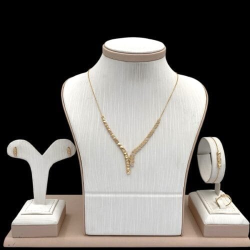 طقم ذهب عيار 18 الوزن 10.82 جرام