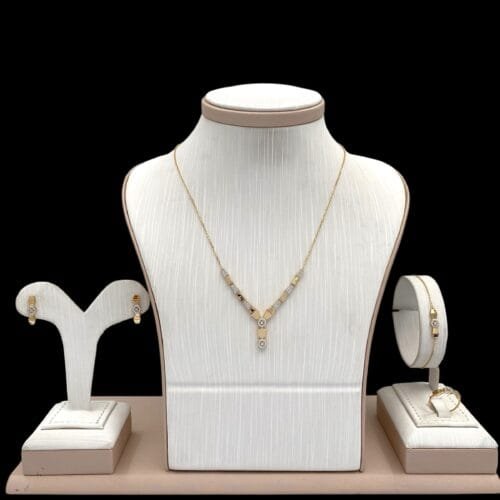 طقم ذهب عيار 18 الوزن 9.12 جرام