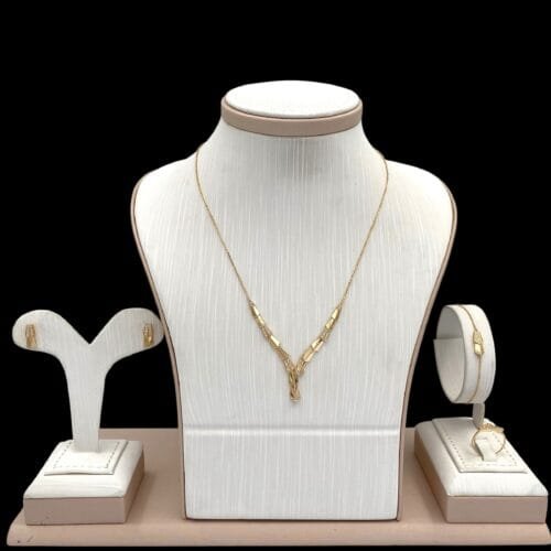 طقم ذهب عيار 18 الوزن 9.12 جرام