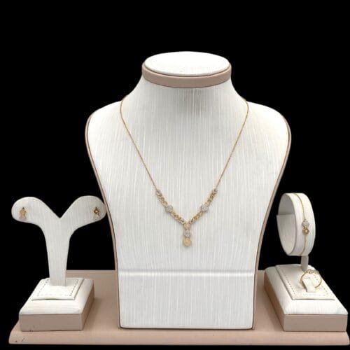 طقم ذهب عيار 18 الوزن 7.97 جرام