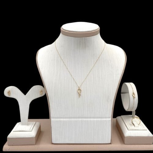 طقم ذهب عيار 18 الوزن 3.06 جرام