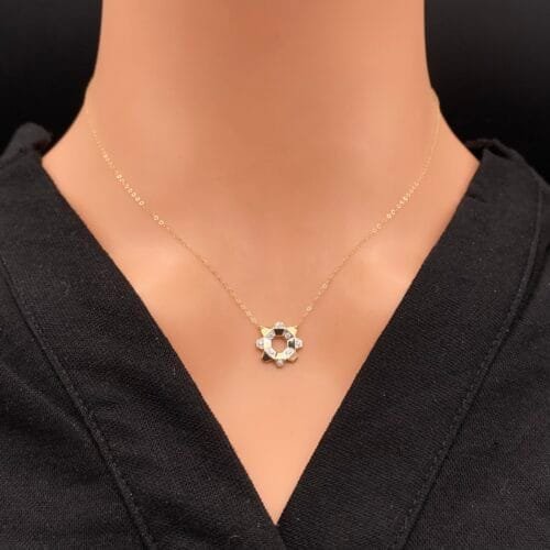 عقد ذهب عيار 18 الوزن 0.89 جرام