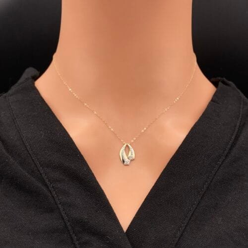 عقد ذهب عيار 18 الوزن 0.83 جرام