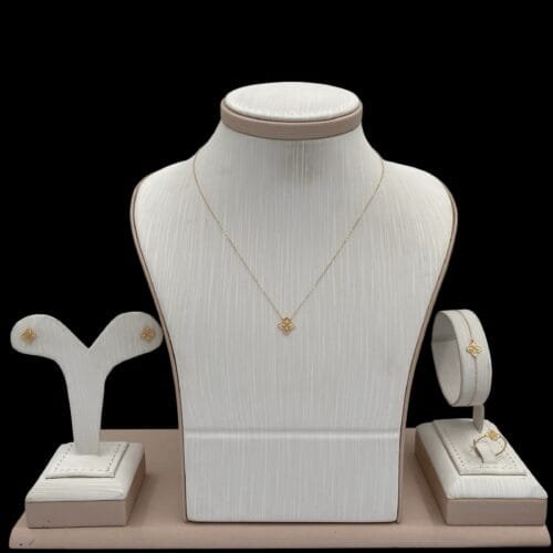 طقم ذهب عيار 18 الوزن 2.79 جرام