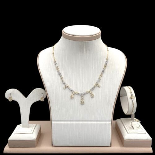 طقم ذهب عيار 18 الوزن 12.25 جرام