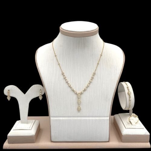 طقم ذهب عيار 18 الوزن 9.61 جرام