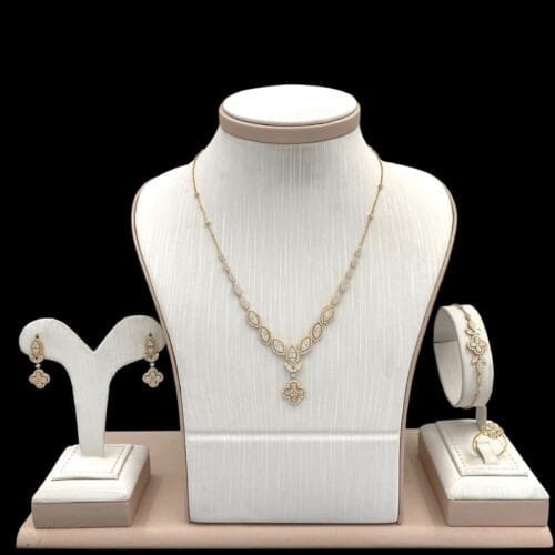 طقم ذهب عيار 18 الوزن 12.72 جرام