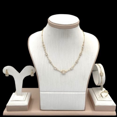 طقم ذهب عيار 18 الوزن 10.59 جرام