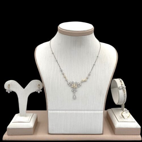 طقم ذهب عيار 18 الوزن 10.84 جرام