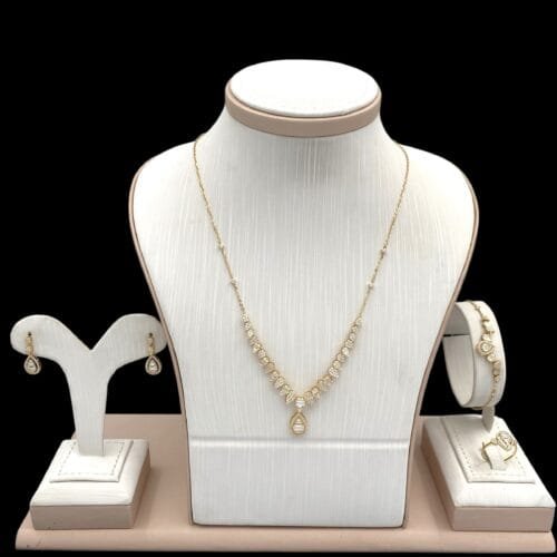 طقم ذهب عيار 18 الوزن 12.29 جرام