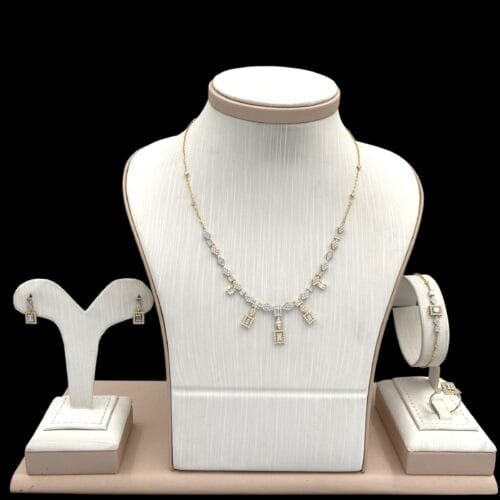 طقم ذهب عيار 18 الوزن 10.59 جرام