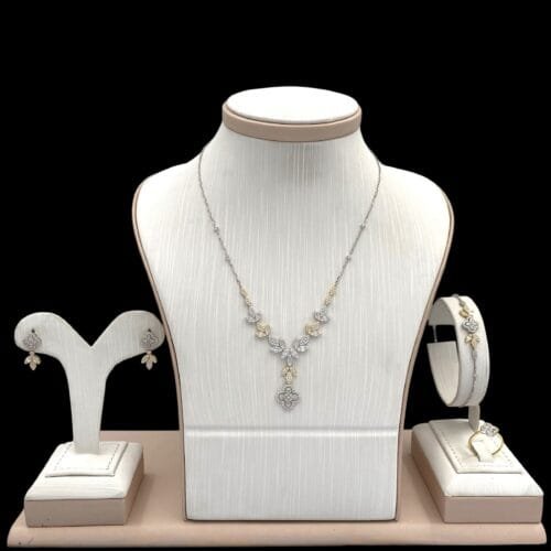 طقم ذهب عيار 18 الوزن 10.91 جرام