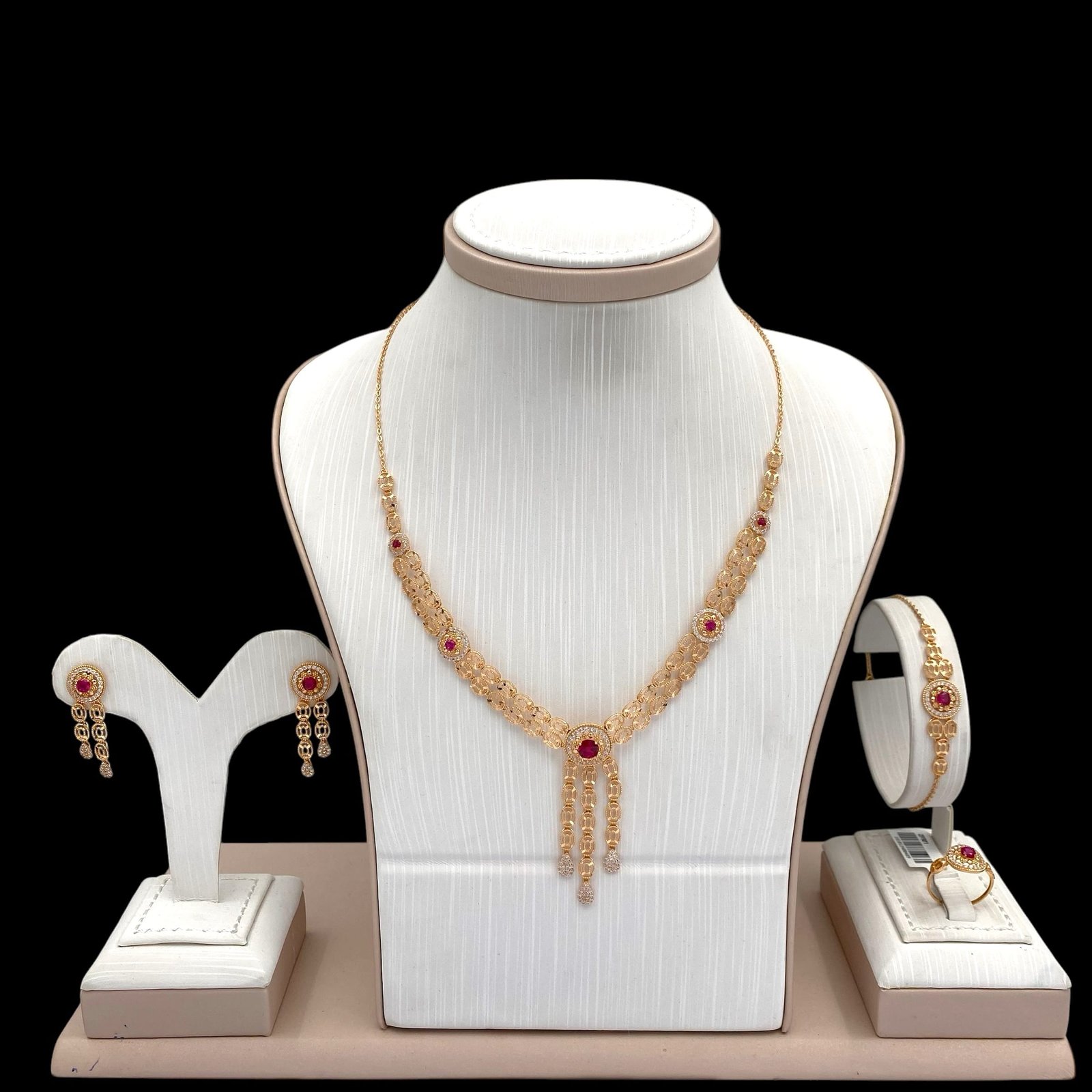 طقم ذهب عيار 21 الوزن 22.47 جرام