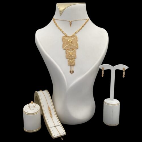 طقم ذهب عيار 21 الوزن 18.45 جرام