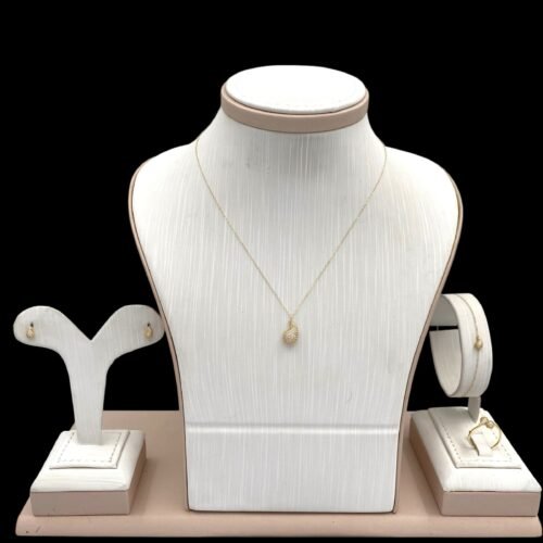 طقم ذهب عيار 18 الوزن 3.19 جرام