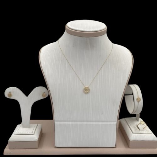 طقم ذهب عيار 18 الوزن 2.76 جرام