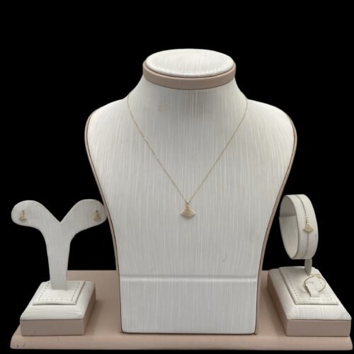 طقم ذهب عيار 18 الوزن 2.13 جرام