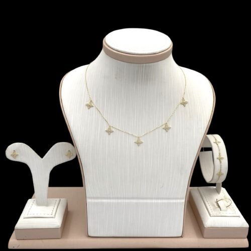 طقم ذهب عيار 18 الوزن 3.35 جرام