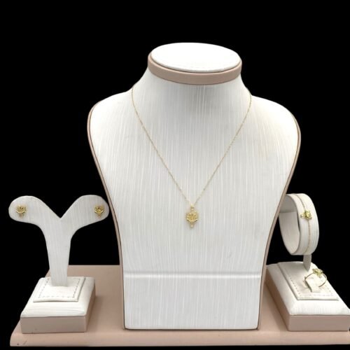 طقم ذهب عيار 18 الوزن 3.35 جرام