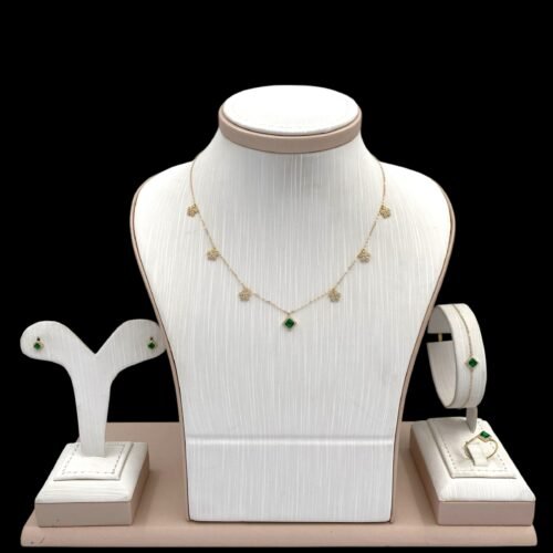 طقم ذهب عيار 18 الوزن 3.65 جرام