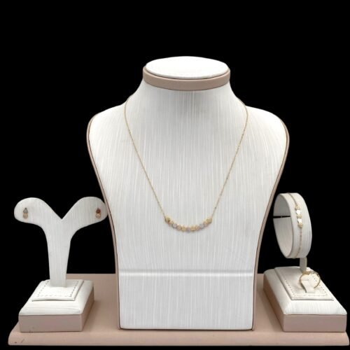 طقم ذهب عيار 18 الوزن 3.83 جرام