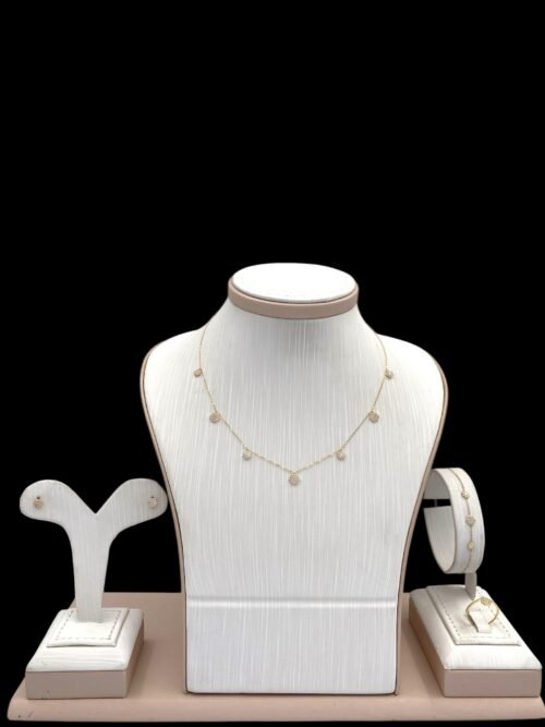 طقم ذهب عيار 18 الوزن 2.98 جرام