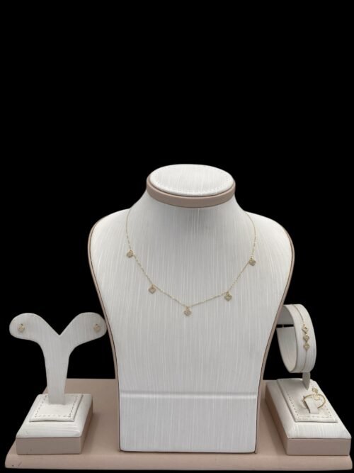 طقم ذهب عيار 18 الوزن 2.73 جرام