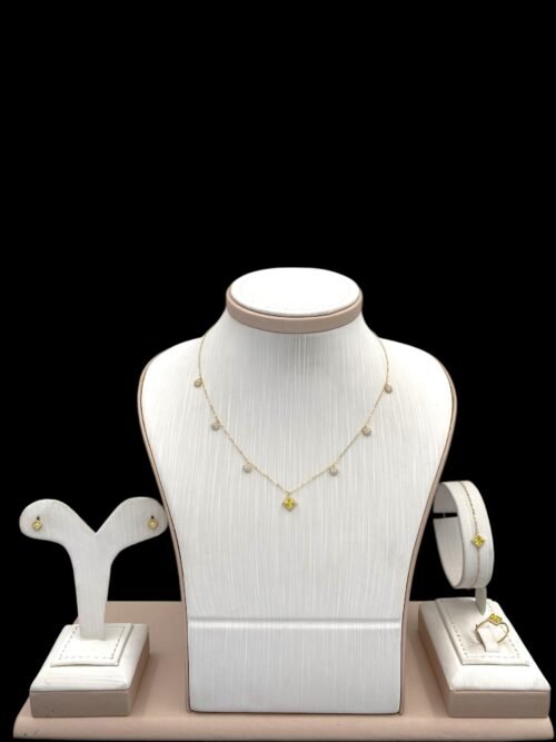 طقم ذهب عيار 18 الوزن 3.54 جرام