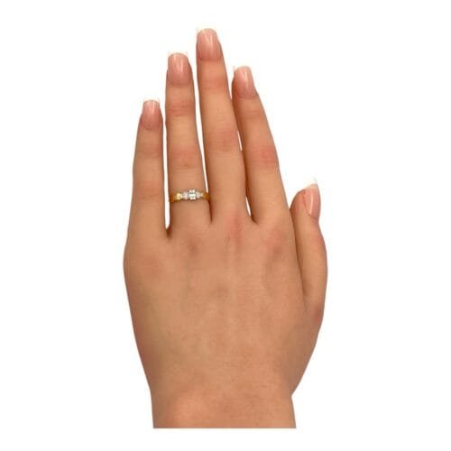 خاتم ذهب عيار 18 الوزن 0.96 جرام