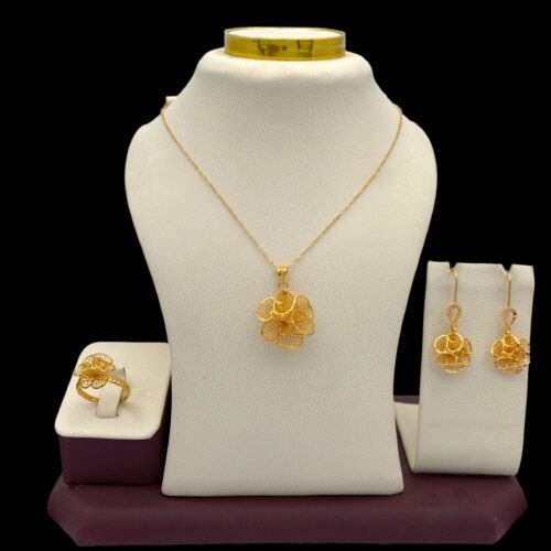 نصف طقم ذهب عيار 21 الوزن 9.35 جرام