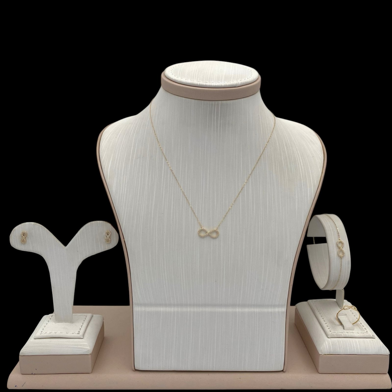 طقم ذهب عيار 18 الوزن 2.07 جرام