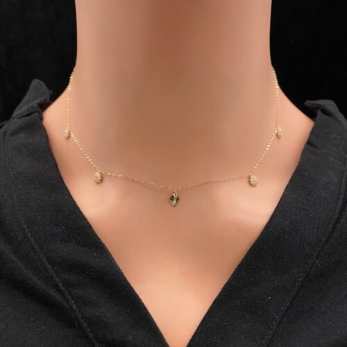 عقد شوكر ذهب عيار 18 وزن 0.85 جرام، قطعة ناعمة وعصرية لإطلالة أنيقة يومية.