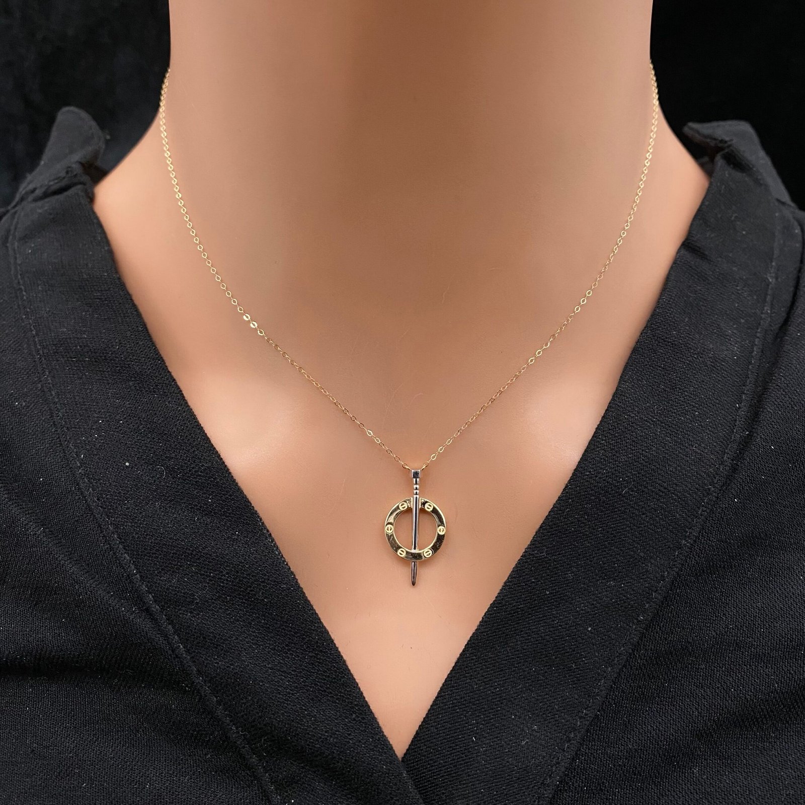 عقد ذهب عيار 18