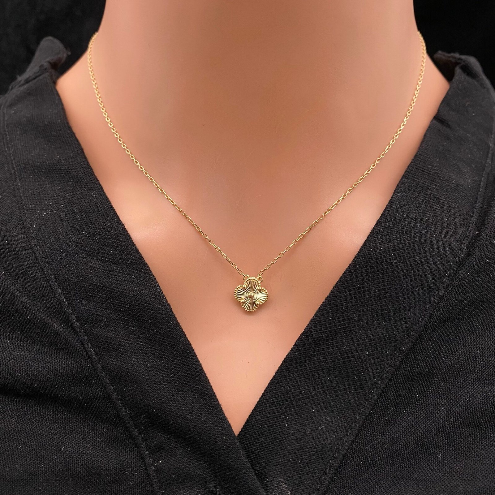 عقد ذهب عيار 18 الوزن 2.94 جرام