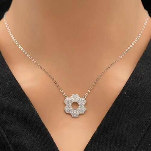 عقد ذهب عيار 18 الوزن 1.74 جرام