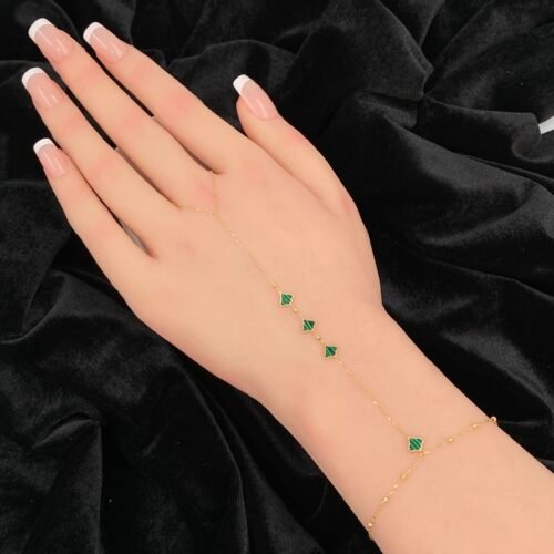 كف ذهب عيار 18 وزن 1.67 جرام تصميم عصري راقي يناسب جميع الأذواق والمناسبات من معارض قمة زاوية الشفاء للذهب والمجوهرات بالرياض