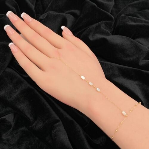 كف ذهب عيار 18 وزن 1.54 جرام تصميم عصري راقي يناسب جميع الأذواق والمناسبات من معارض قمة زاوية الشفاء للذهب والمجوهرات بالرياض