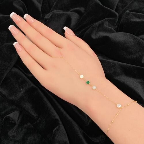 كف ذهب عيار 18 وزن 1.67 جرام تصميم عصري راقي يناسب جميع الأذواق والمناسبات من معارض قمة زاوية الشفاء للذهب والمجوهرات بالرياض