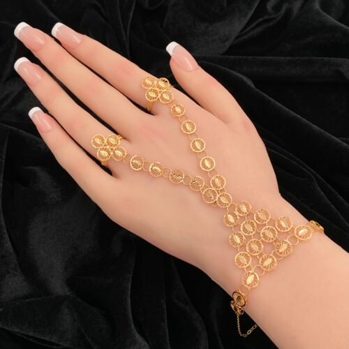 كف ذهب عيار 21 وزن 11.68 جرام تصميم عصري راقي يناسب جميع الأذواق والمناسبات من معارض قمة زاوية الشفاء للذهب والمجوهرات بالرياض