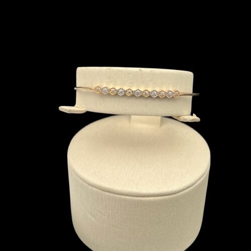 اسوارة ذهب للاطفال عيار 18 وزن 1.54 جرام بتصميم أنيق | قمة زاوية الشفاء للذهب والمجوهرات