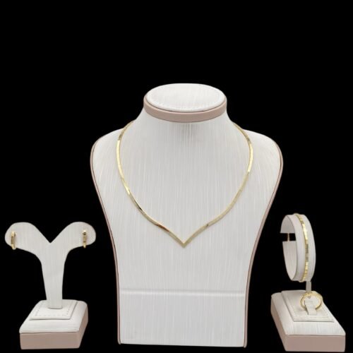 طقم ملكي ذهب عيار 18 الوزن 20.9 جرام