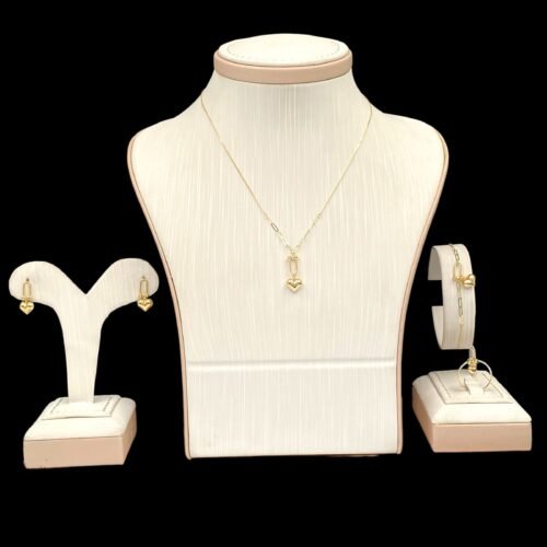 طقم ذهب عيار 18 الوزن 3.9 جرام