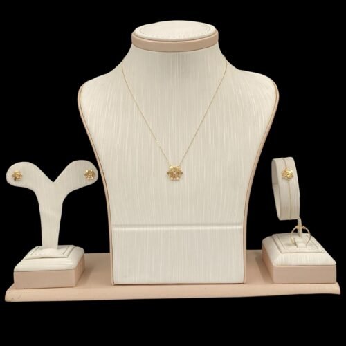 طقم ذهب عيار 18 الوزن 3.59 جرام