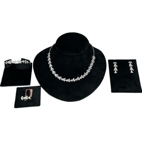 طقم ذهب عيار 18 الوزن 25.3 جرام