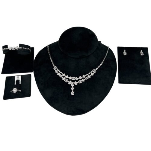 طقم ذهب عيار 18 الوزن 27.37 جرام